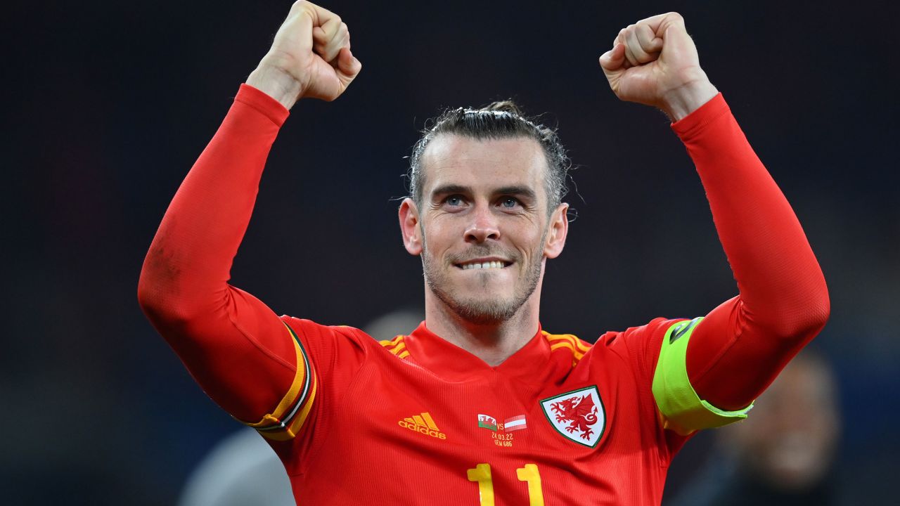 Gareth Bale là một cựu cầu thủ bóng đá người xứ Wales thi đấu ở vị trí tiền đạo cánh Gareth Bale là một cựu cầu thủ bóng đá người xứ Wales thi đấu ở vị trí tiền đạo cánh